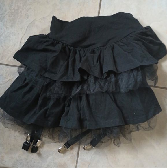 Chic Black Layered Mini Skirt with Lace-Up Front - Picture 2 of 2